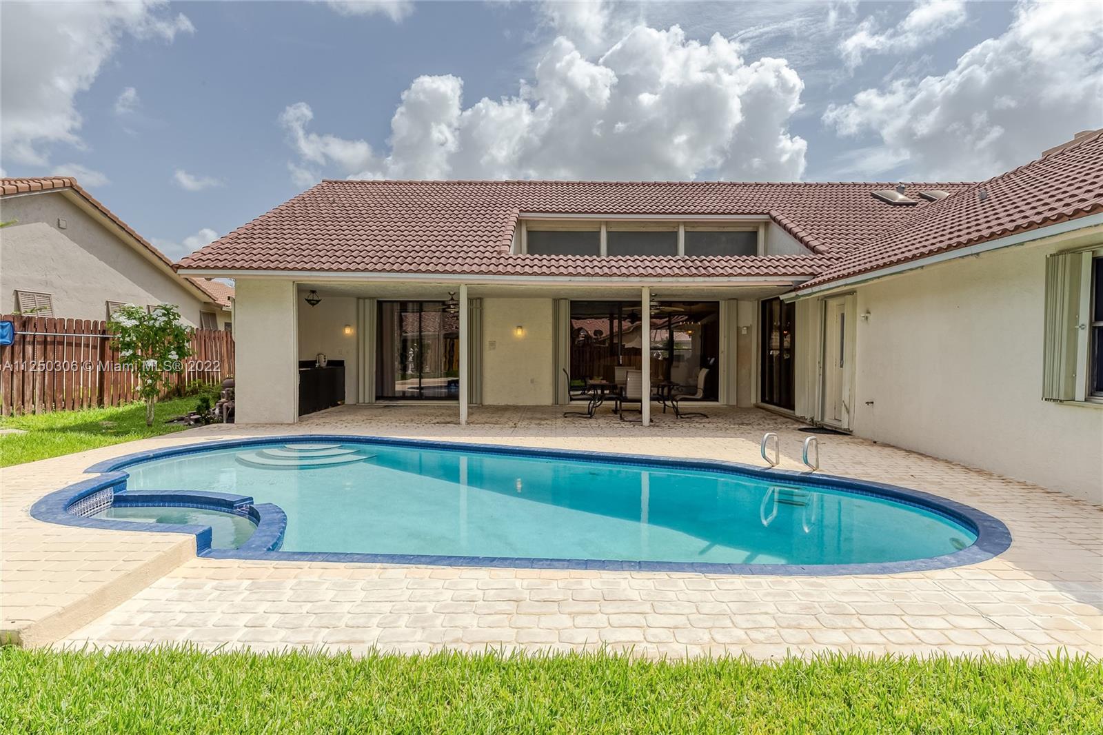 1211 NW 95th Ave