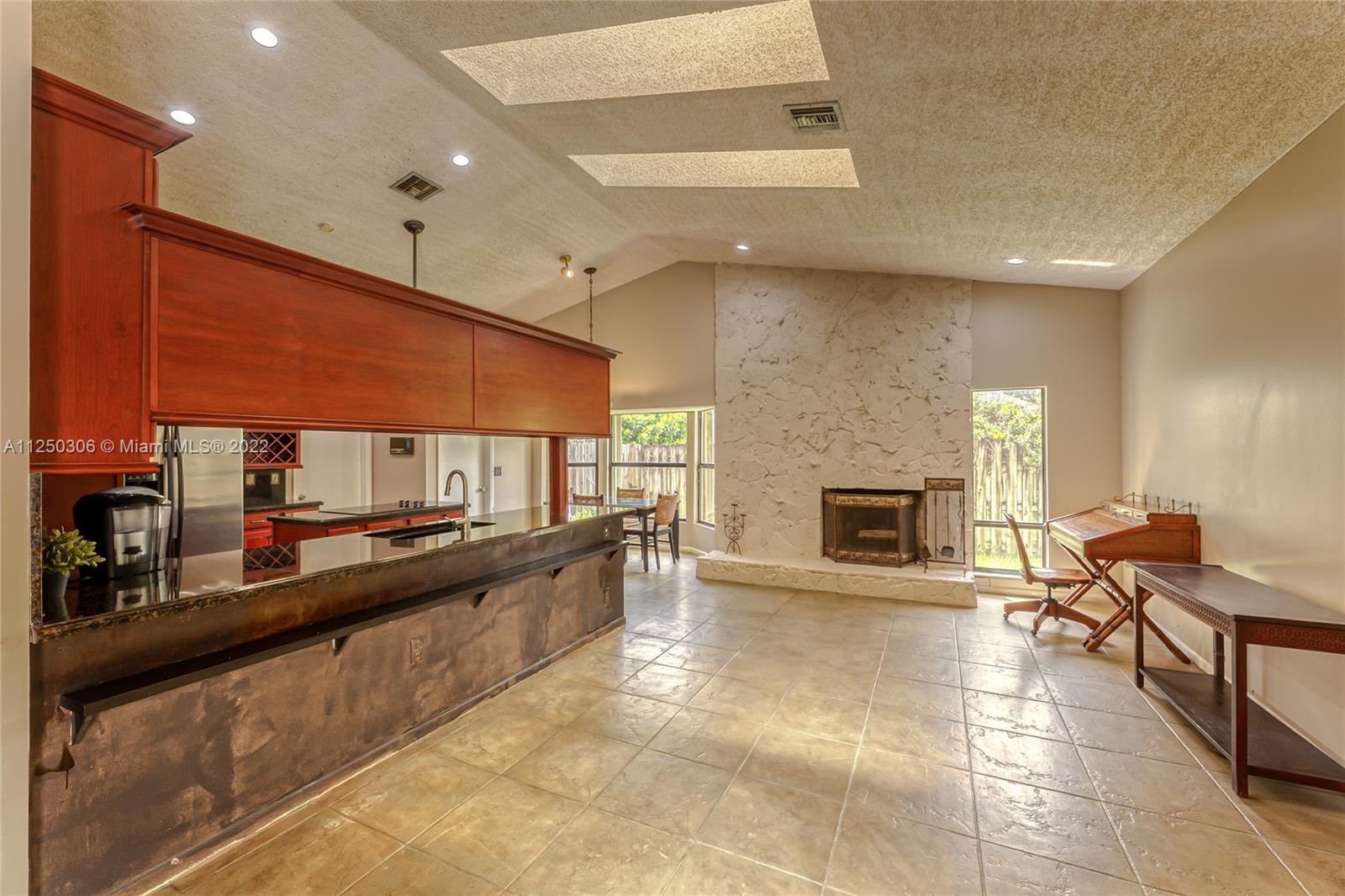 1211 NW 95th Ave