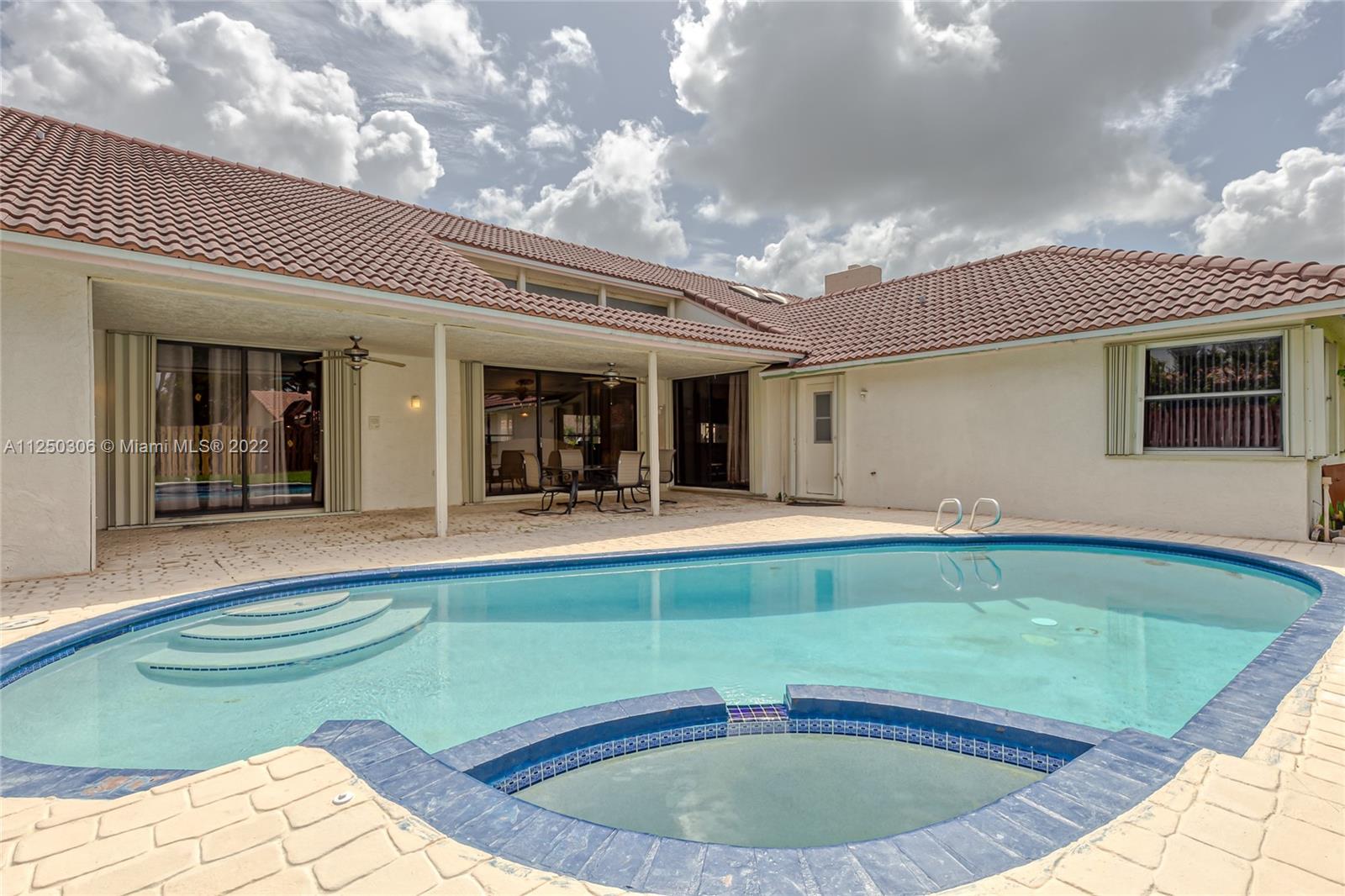 1211 NW 95th Ave