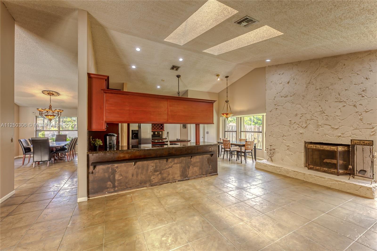 1211 NW 95th Ave