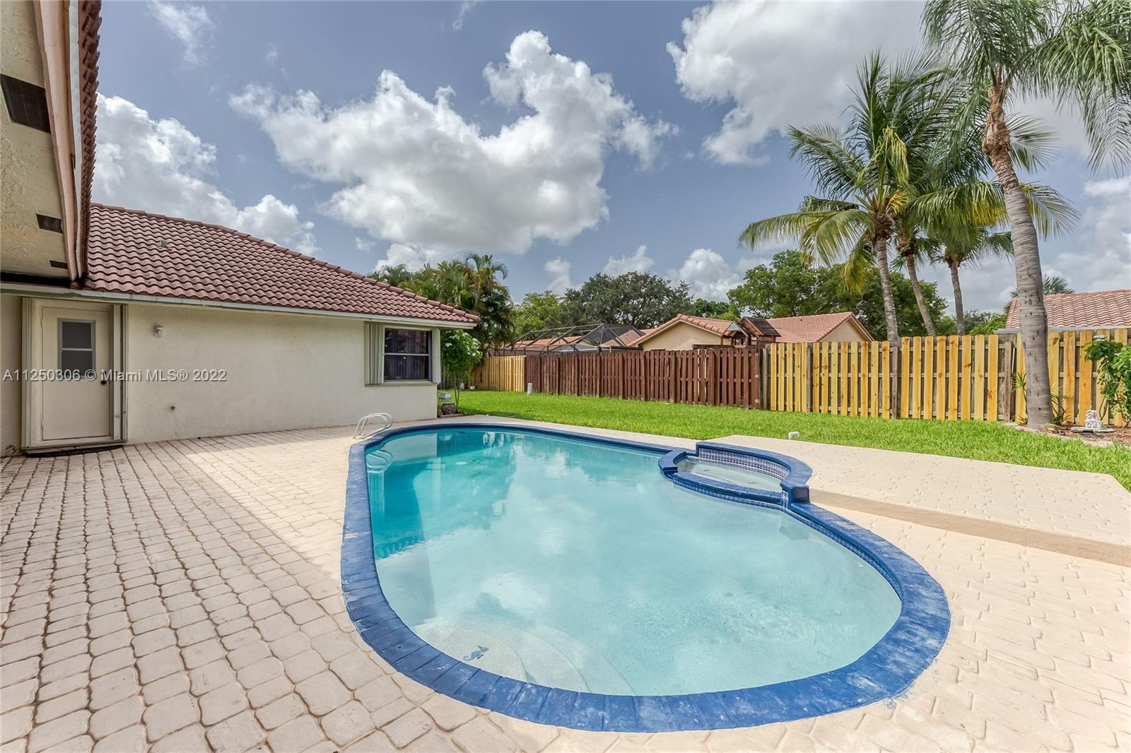 1211 NW 95th Ave