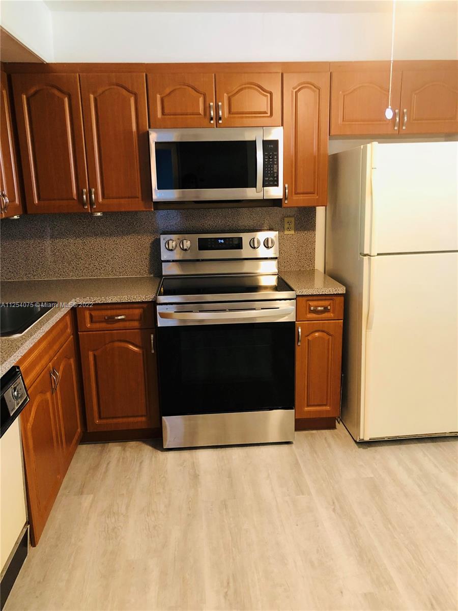 1001 Colony Point Cir Unit: 411