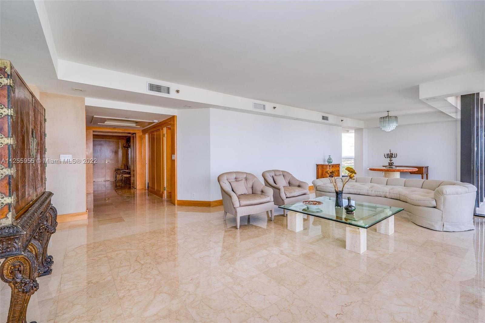 20281 E Country Club Dr Unit: 2302
