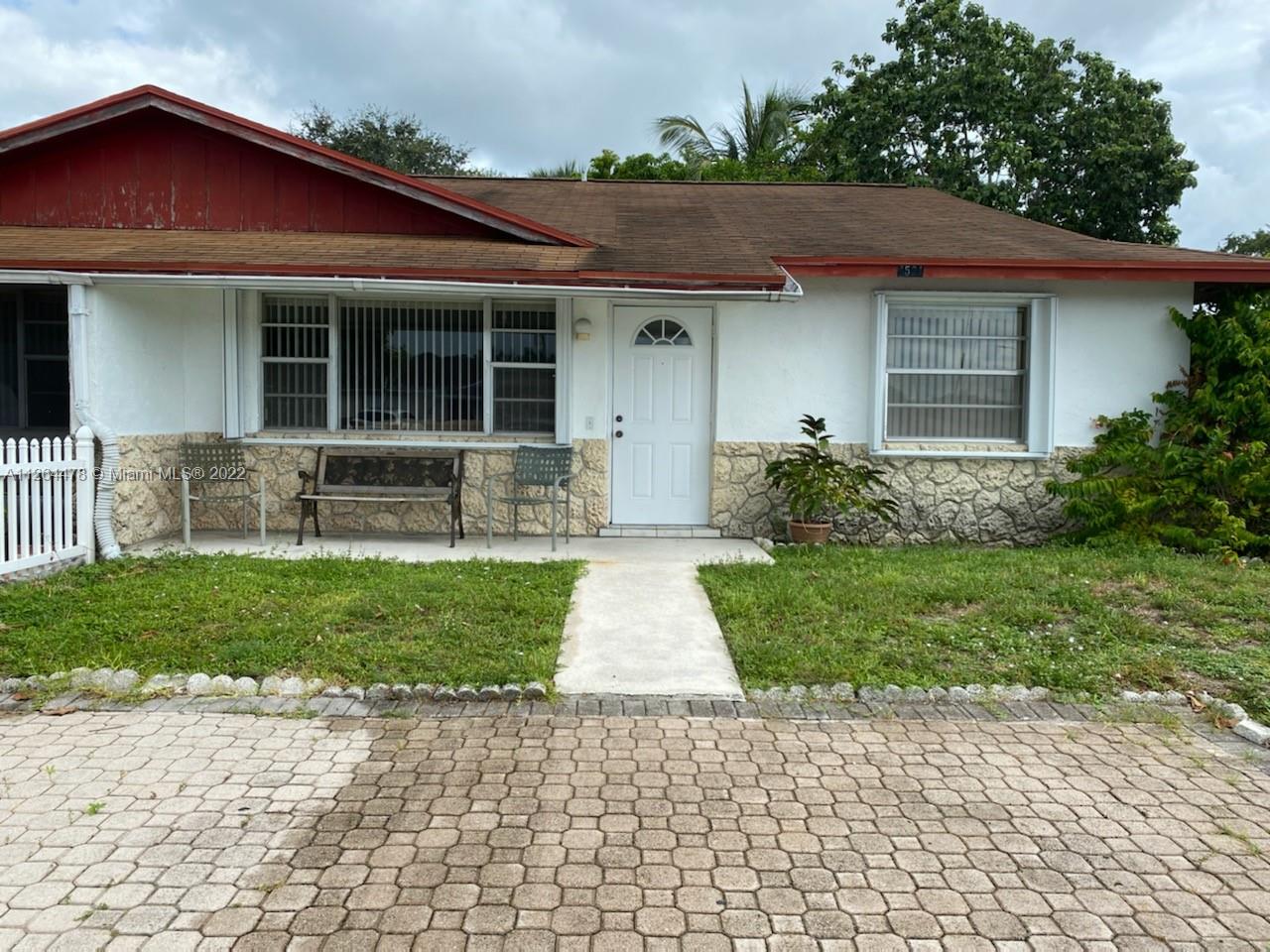 4521 Brady Ln