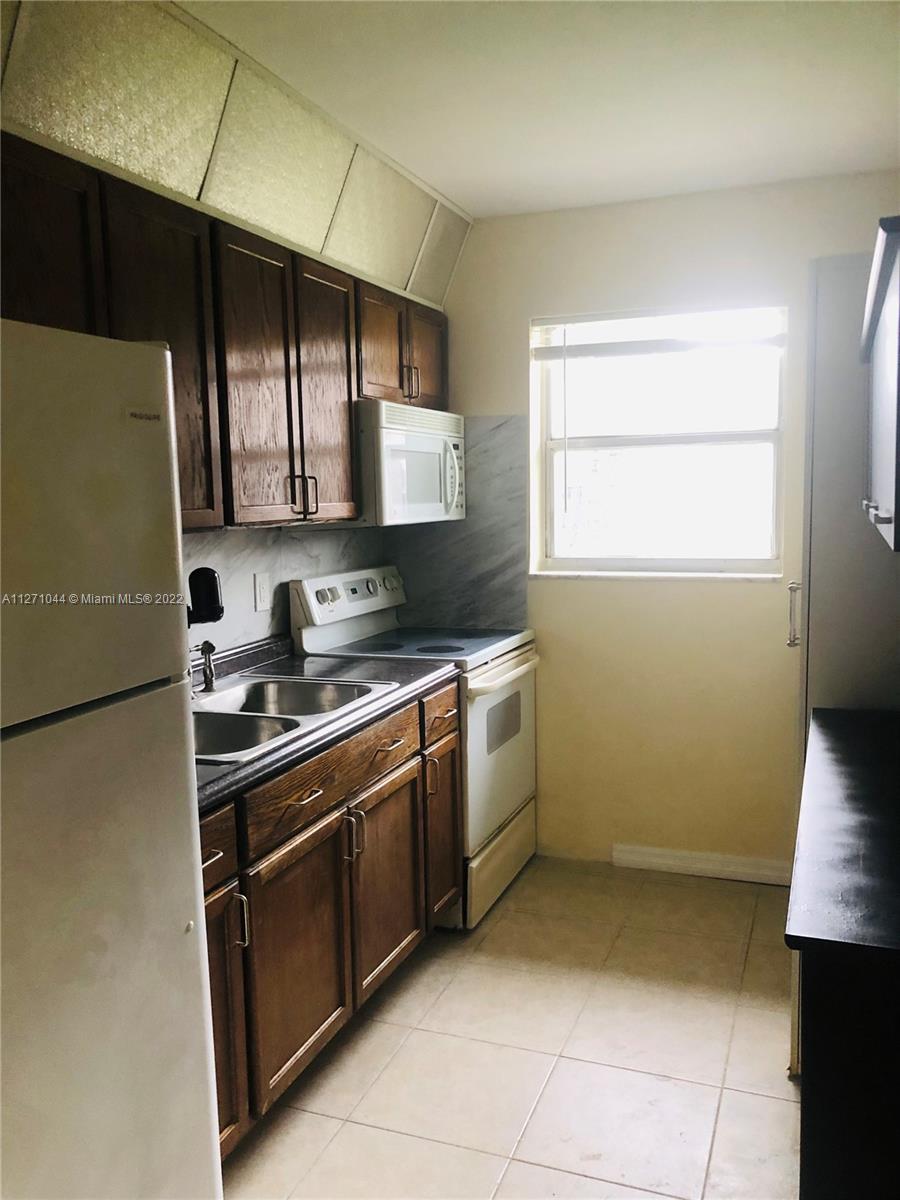 7340 NW 37th St Unit: 1-4