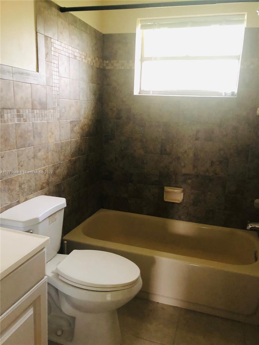 7340 NW 37th St Unit: 1-4