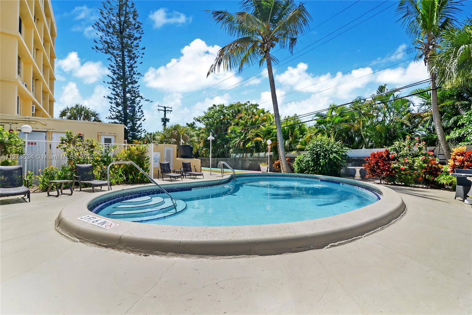 2400 NE 9th St Unit: 403