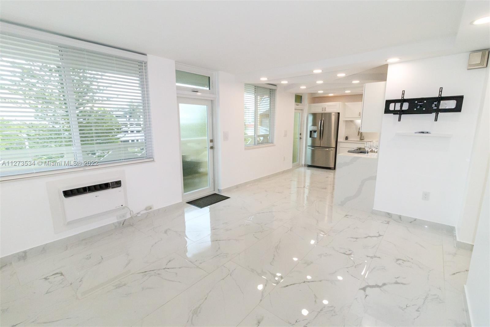 2400 NE 9th St Unit: 403