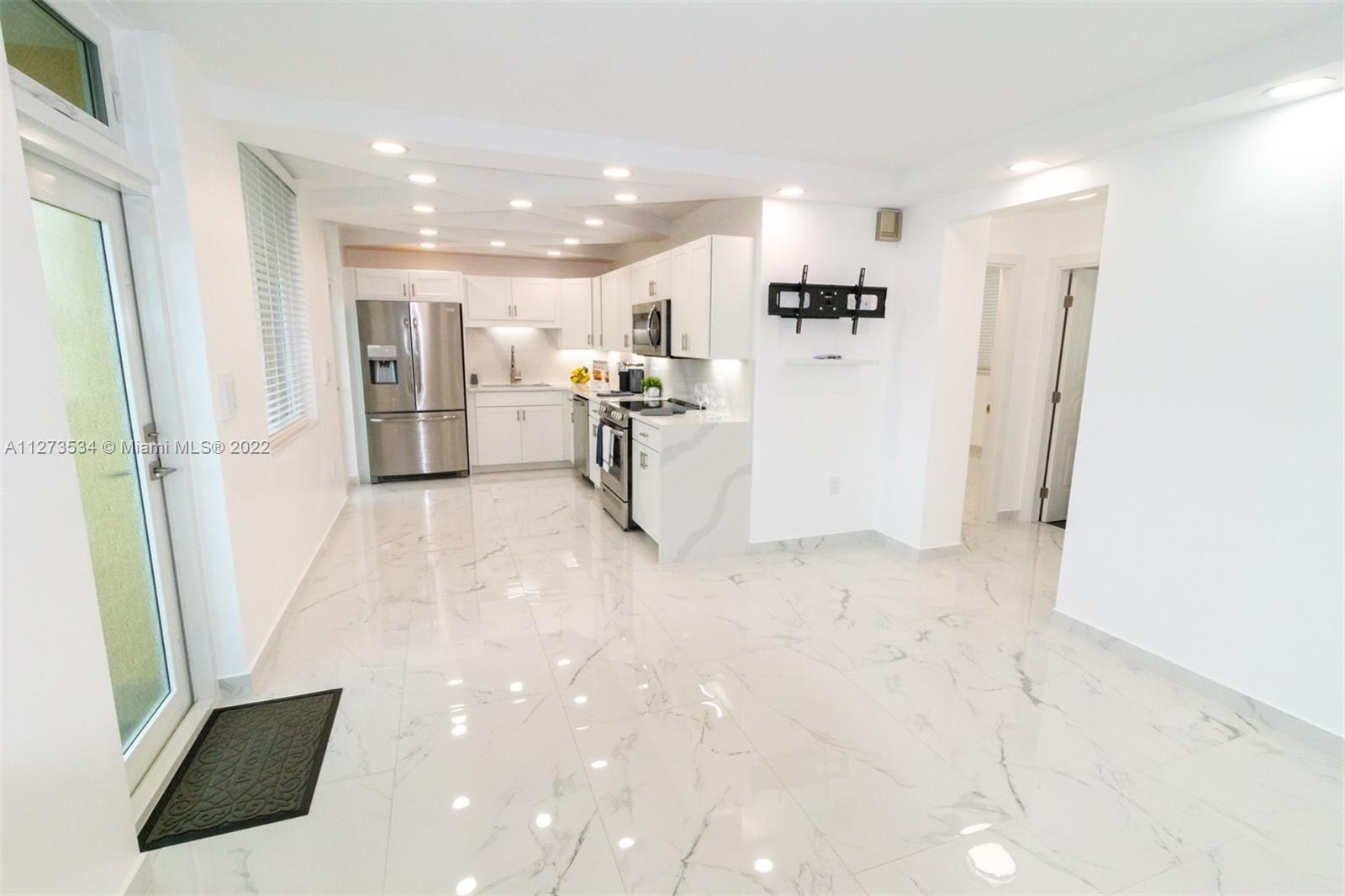 2400 NE 9th St Unit: 403
