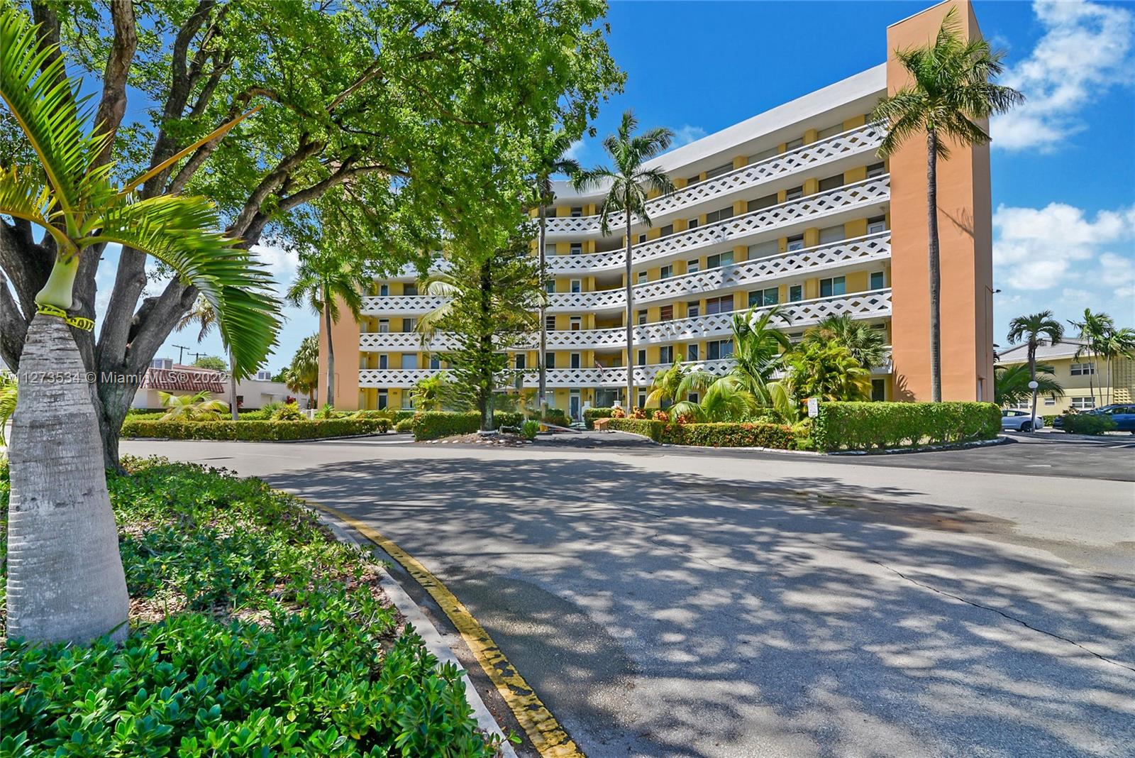 2400 NE 9th St Unit: 403