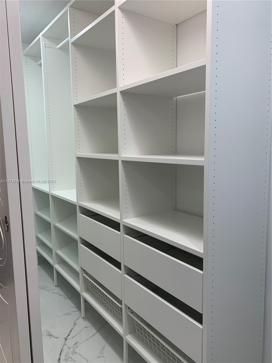 2400 NE 9th St Unit: 403
