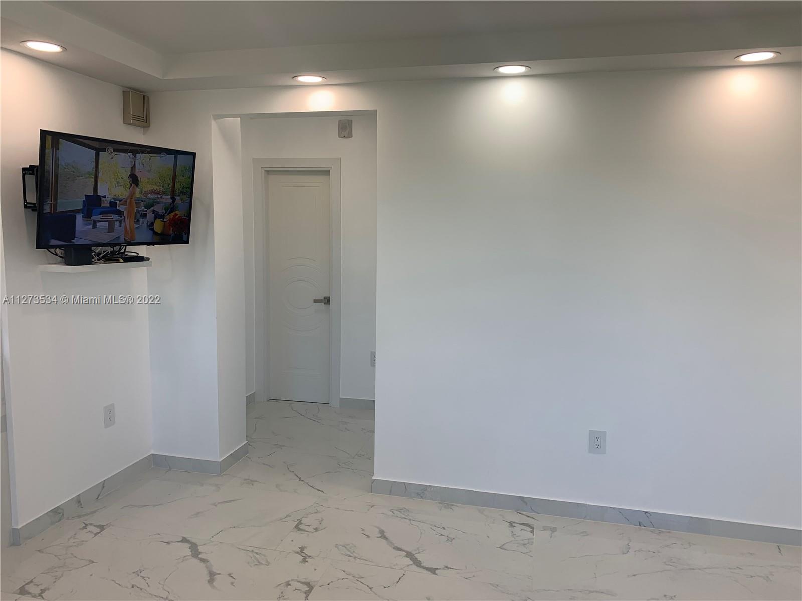 2400 NE 9th St Unit: 403
