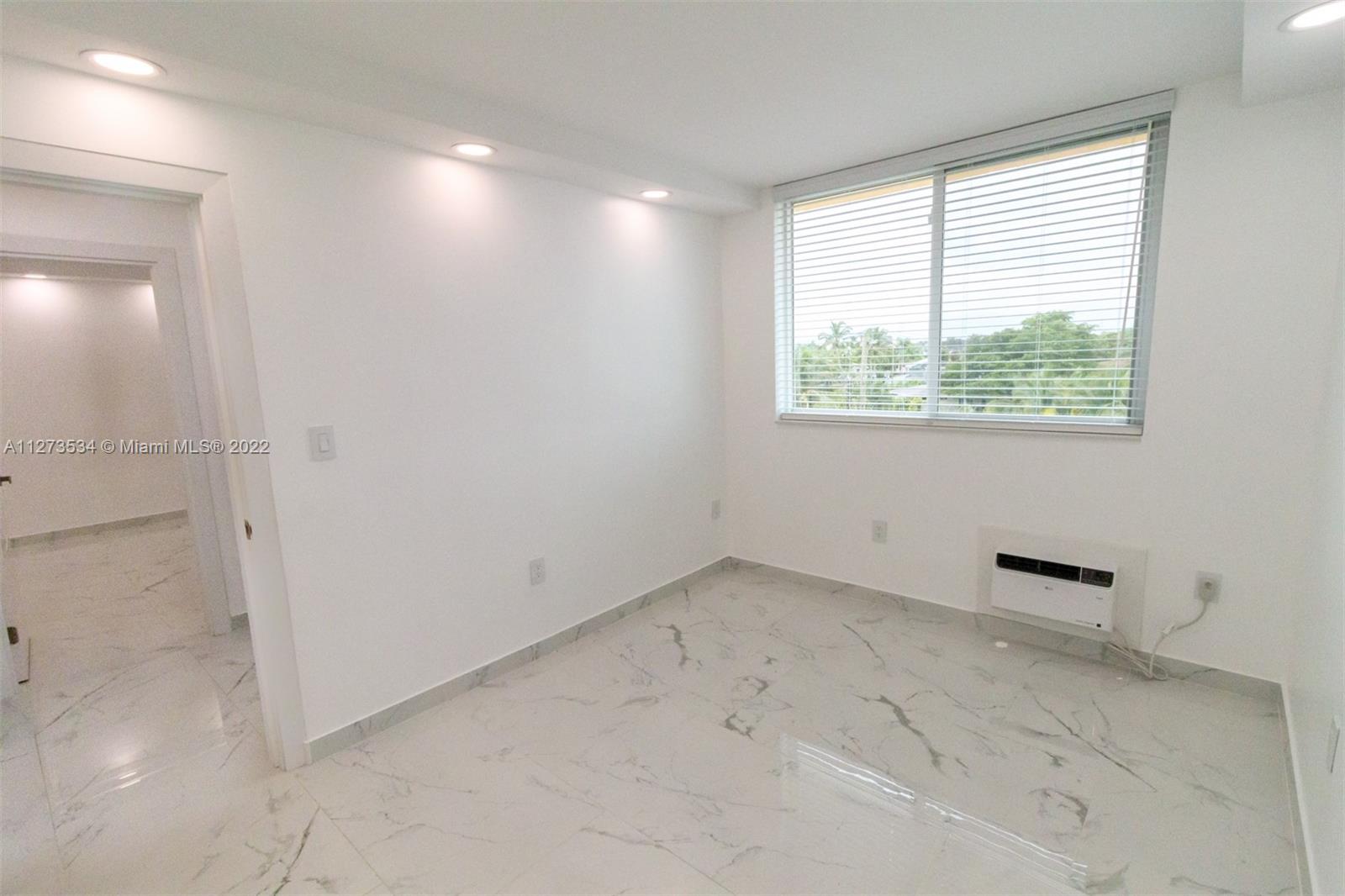 2400 NE 9th St Unit: 403