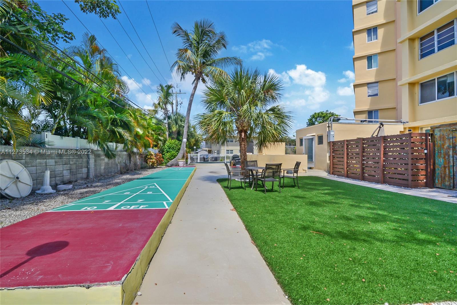 2400 NE 9th St Unit: 403