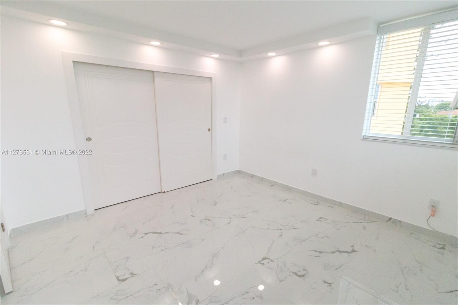 2400 NE 9th St Unit: 403