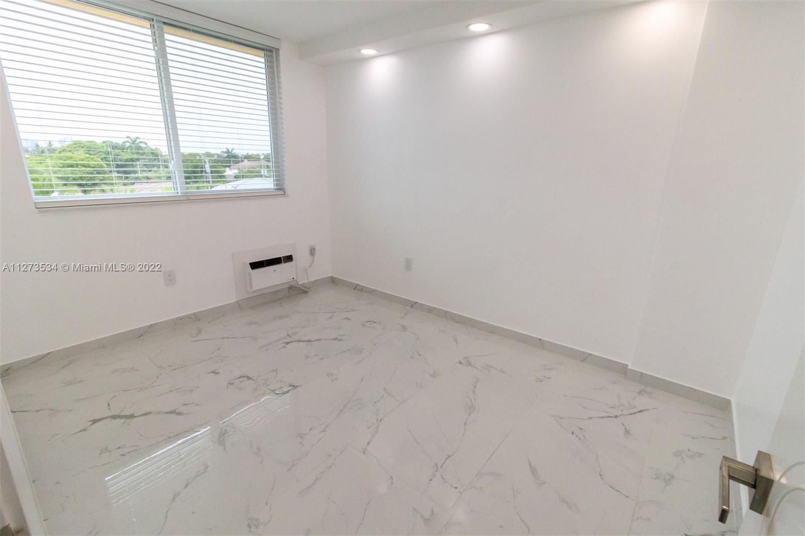 2400 NE 9th St Unit: 403