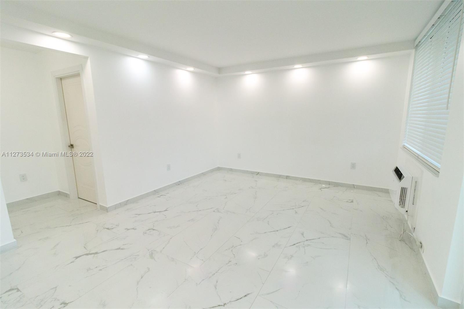 2400 NE 9th St Unit: 403