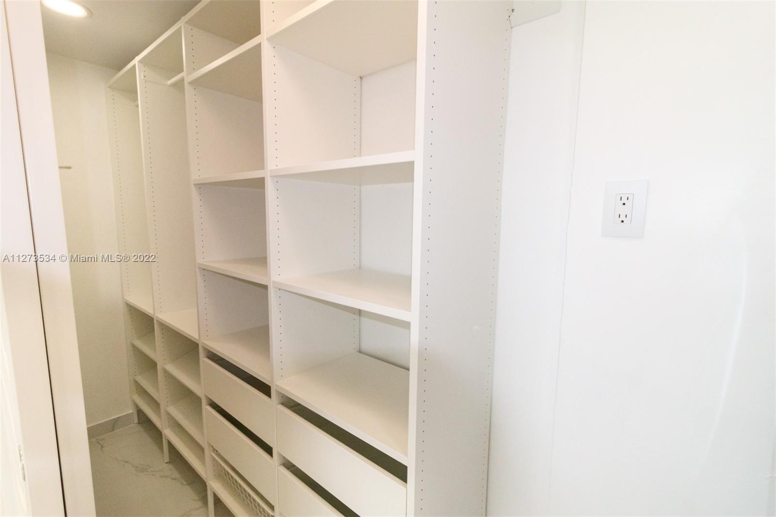 2400 NE 9th St Unit: 403