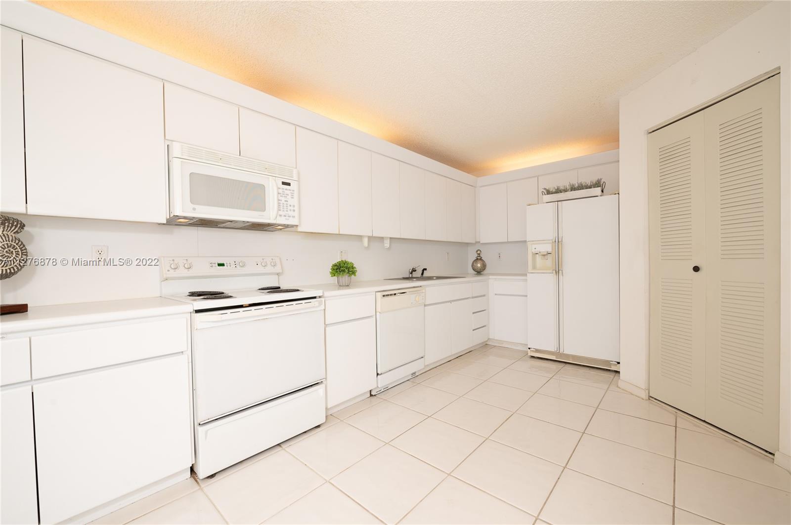 525 Racquet Club Rd Unit: 48