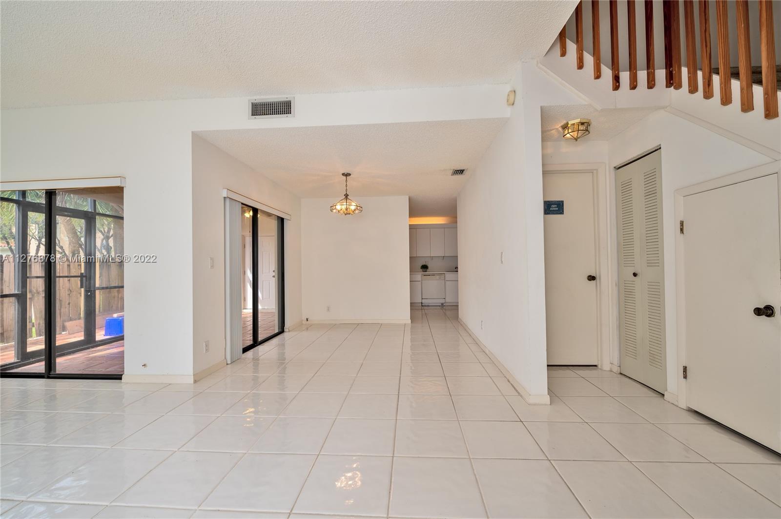 525 Racquet Club Rd Unit: 48