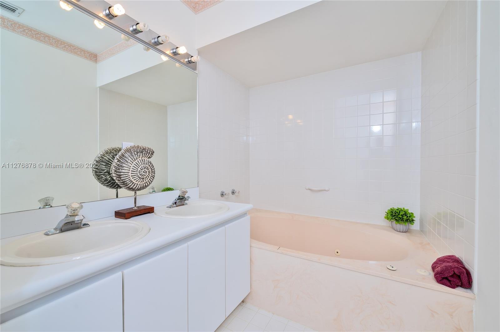 525 Racquet Club Rd Unit: 48