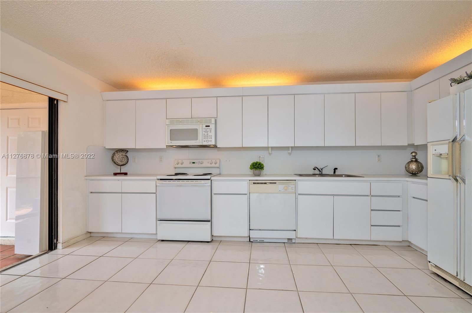 525 Racquet Club Rd Unit: 48