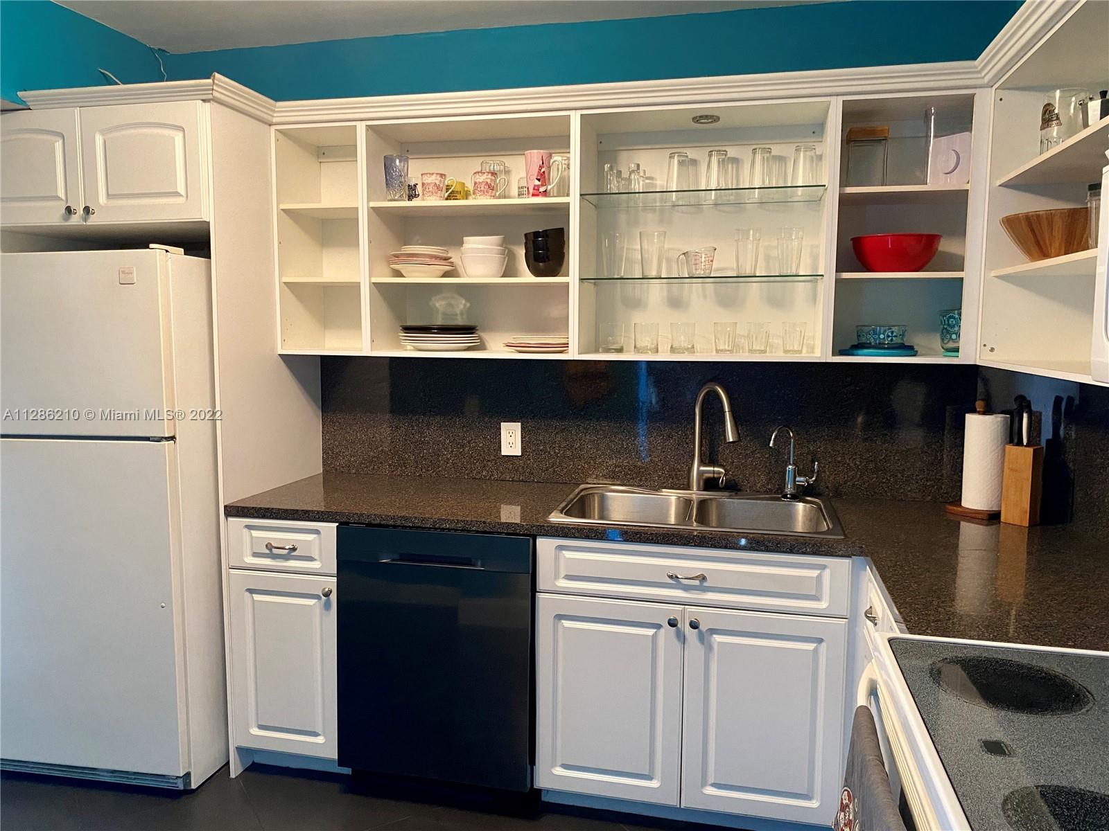 4200 Hillcrest Dr Unit: 914