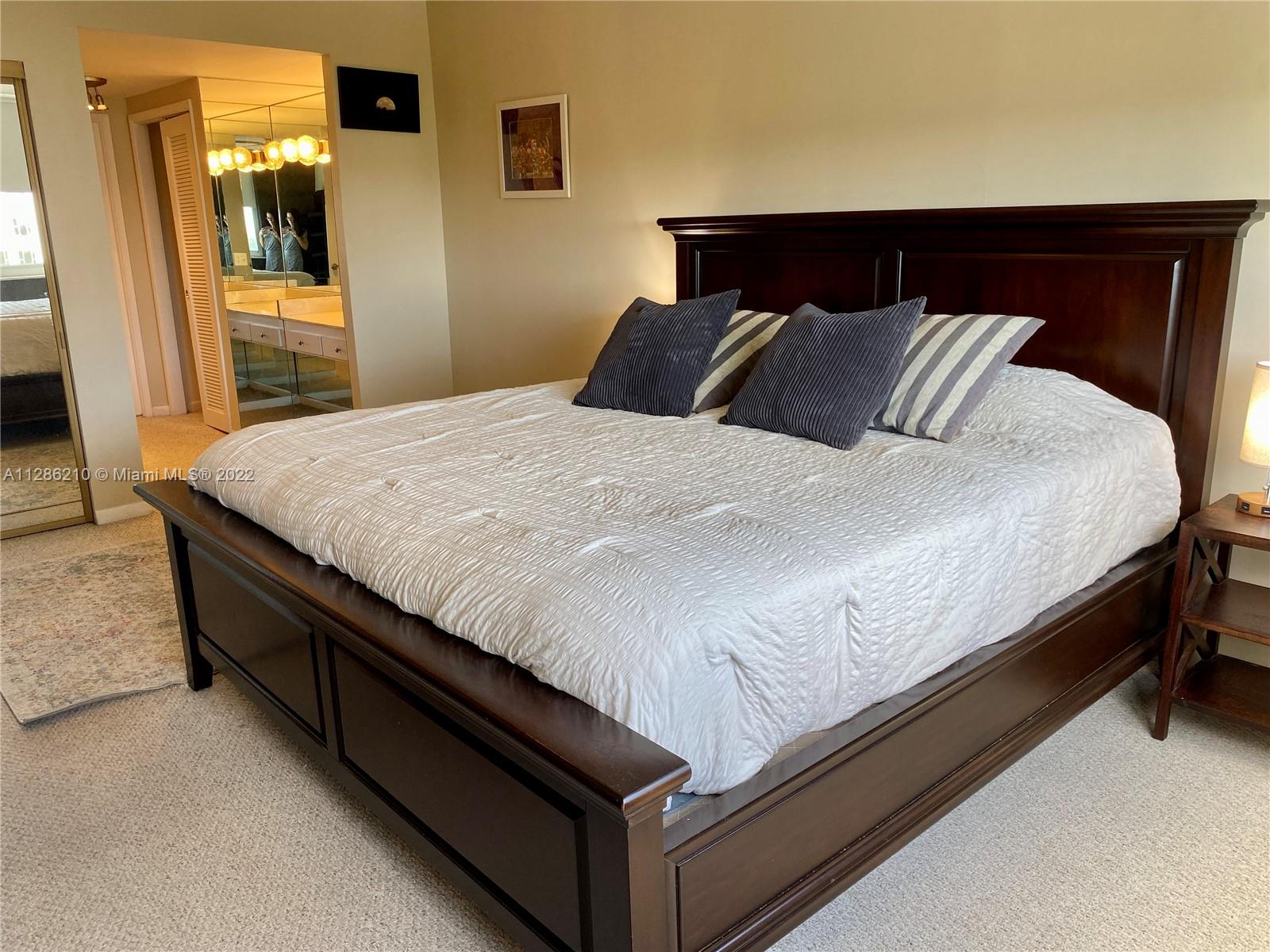 4200 Hillcrest Dr Unit: 914