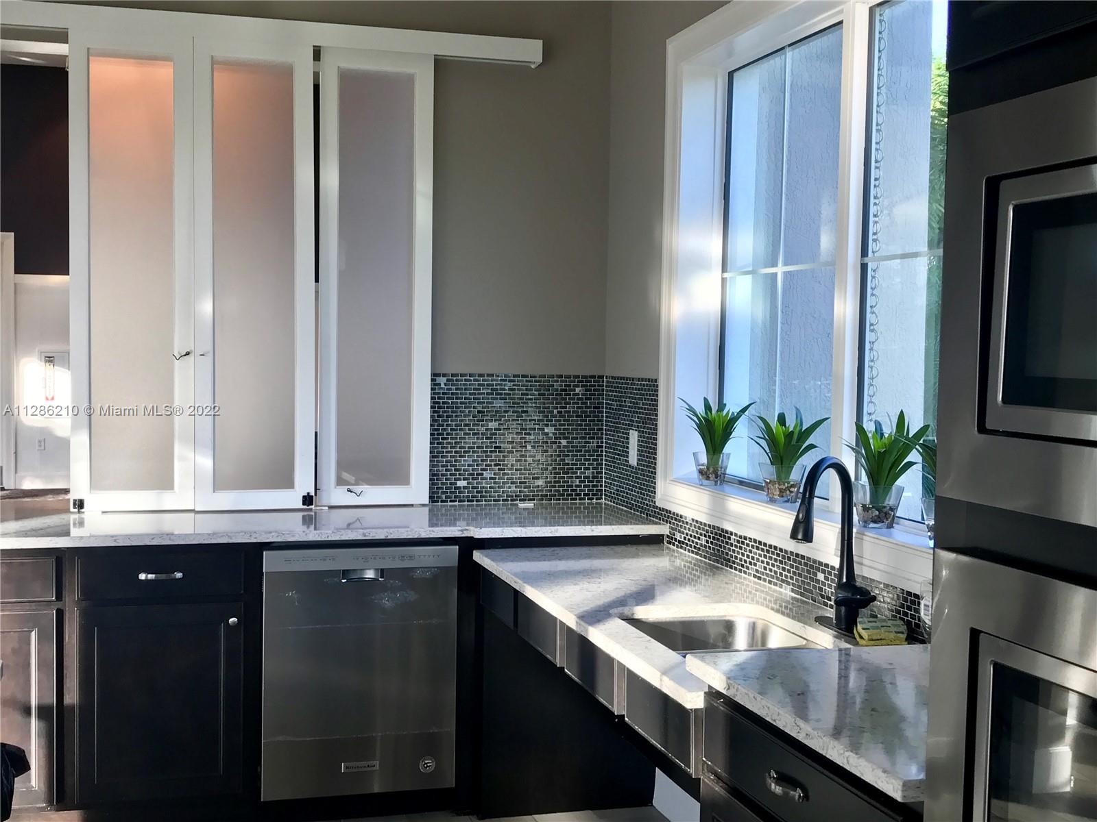 4200 Hillcrest Dr Unit: 914
