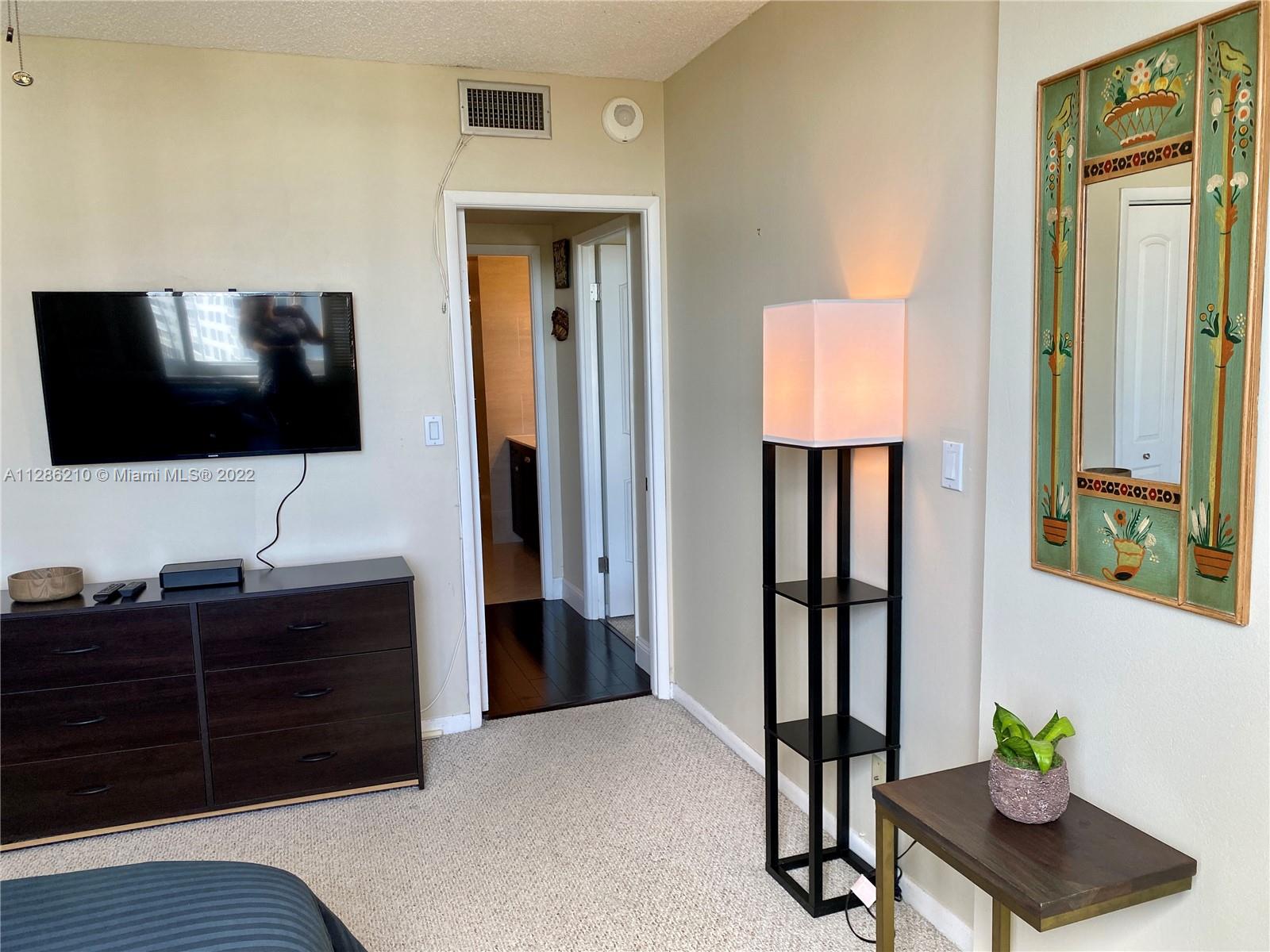 4200 Hillcrest Dr Unit: 914