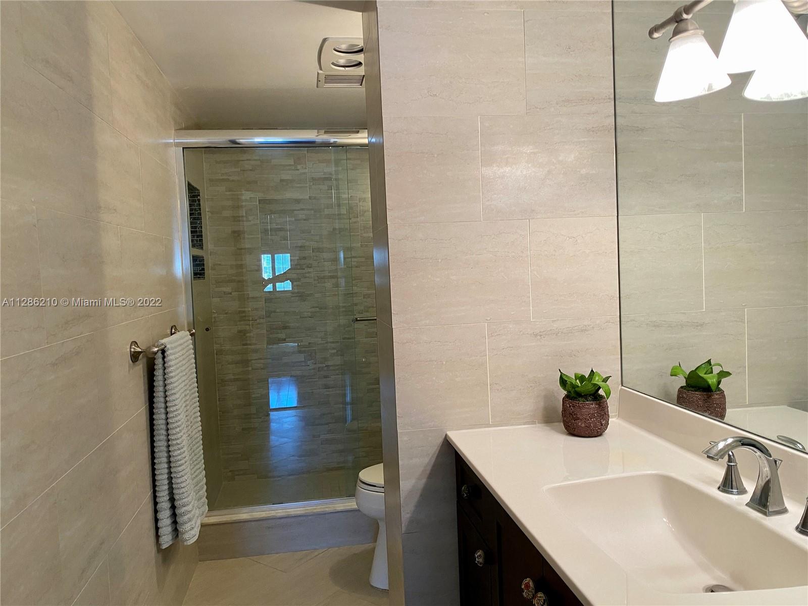 4200 Hillcrest Dr Unit: 914
