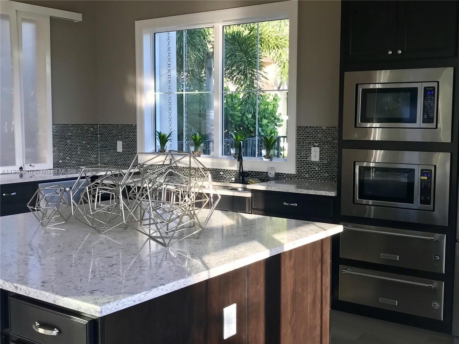 4200 Hillcrest Dr Unit: 914