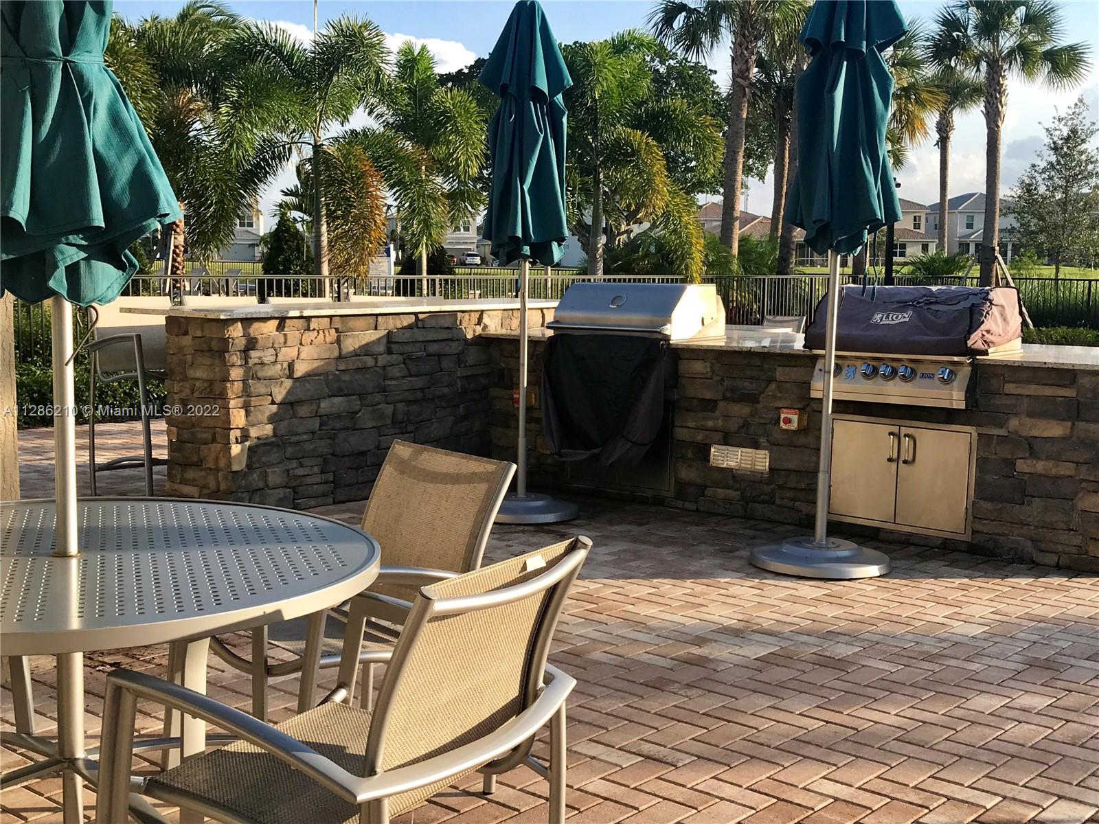 4200 Hillcrest Dr Unit: 914