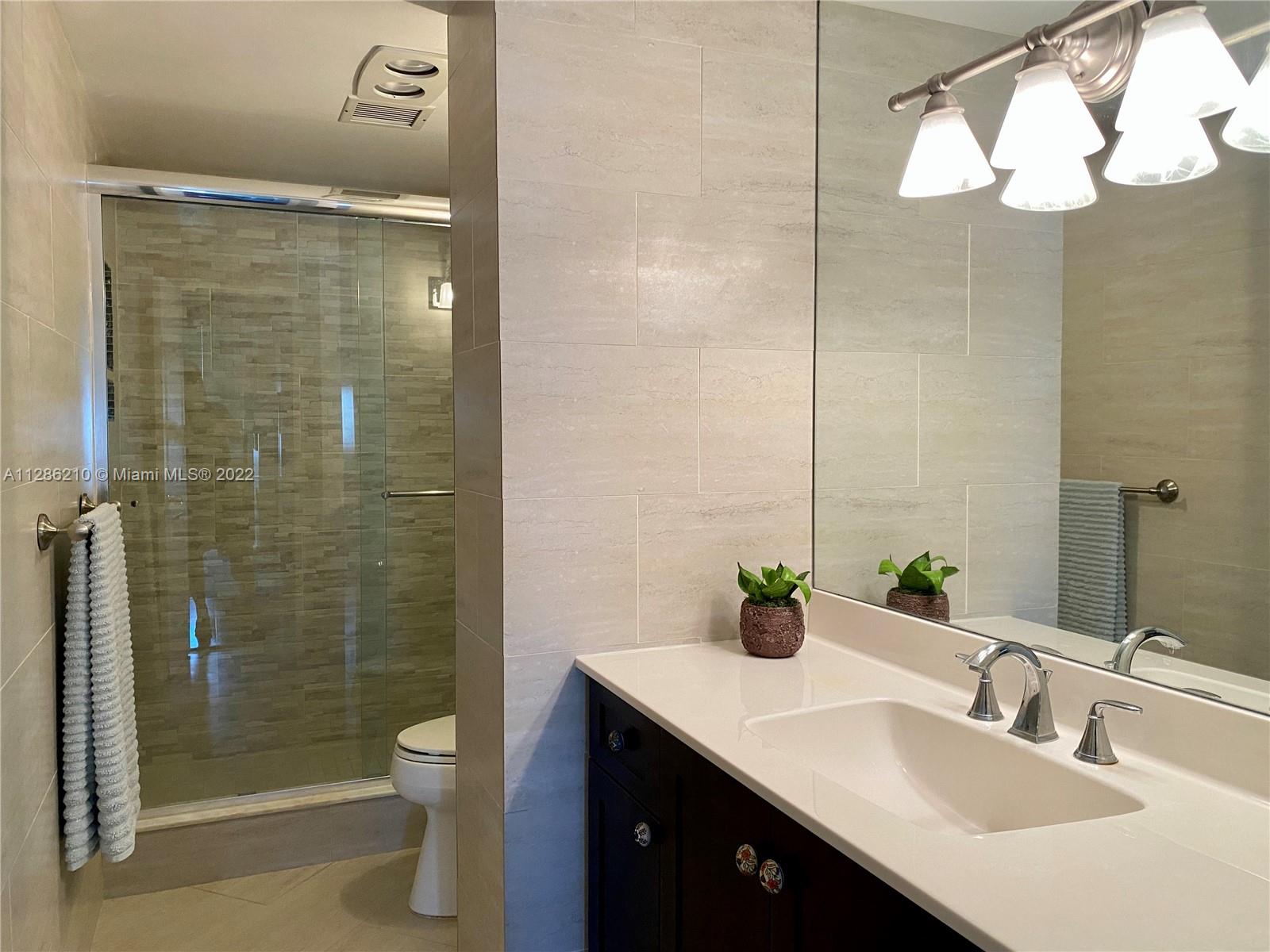 4200 Hillcrest Dr Unit: 914