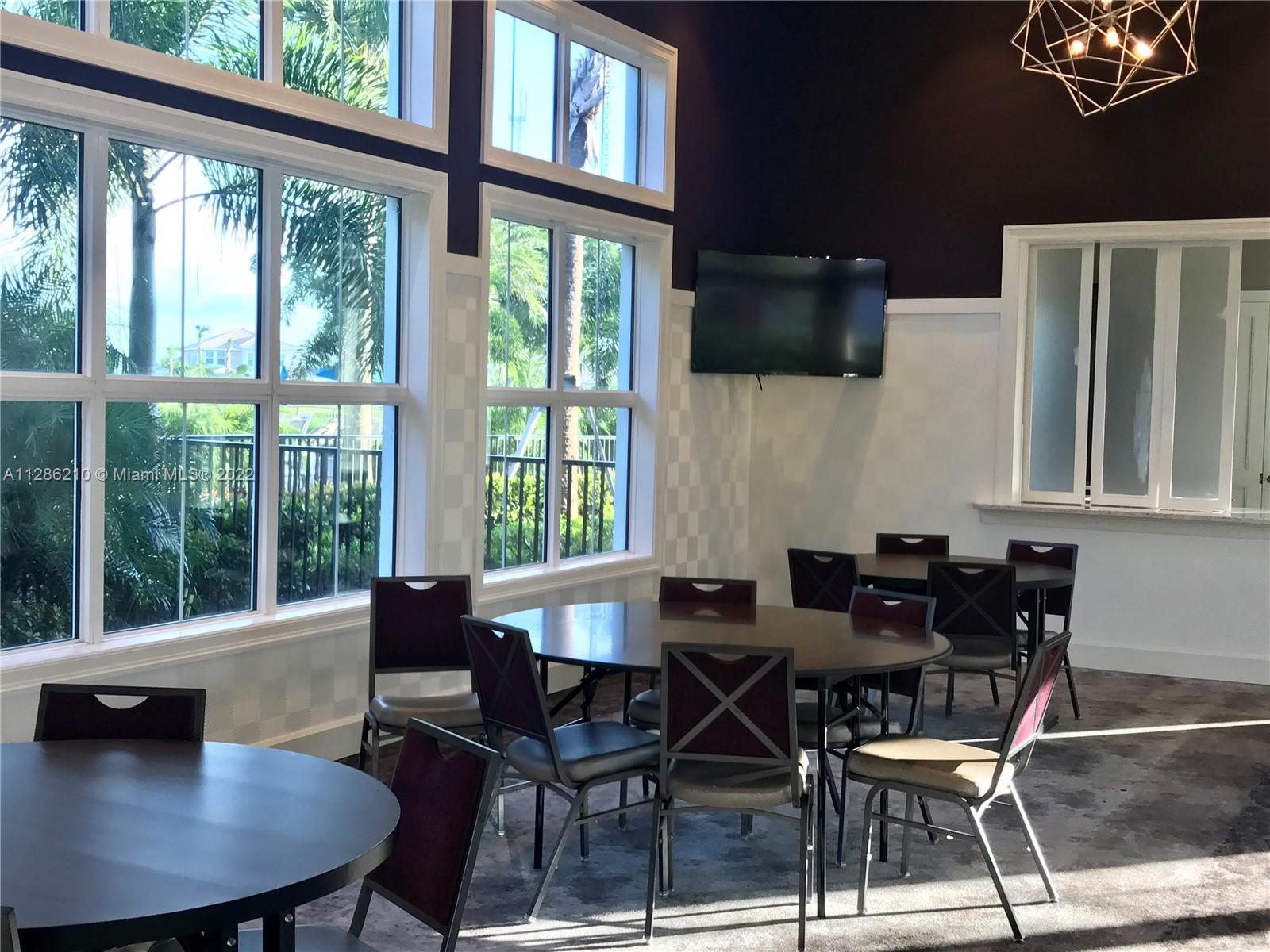 4200 Hillcrest Dr Unit: 914