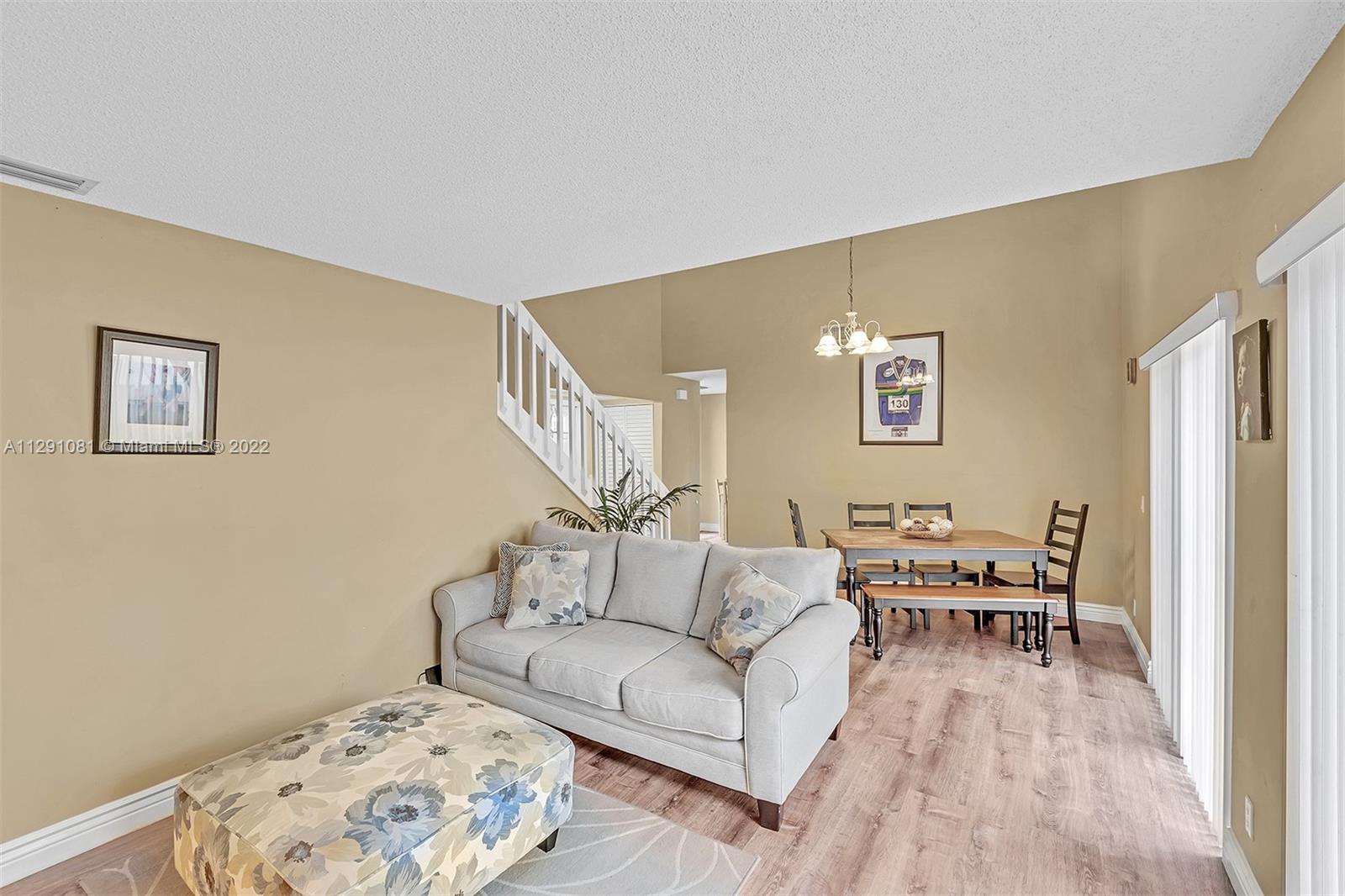 1572 Springside Dr Unit: 1572