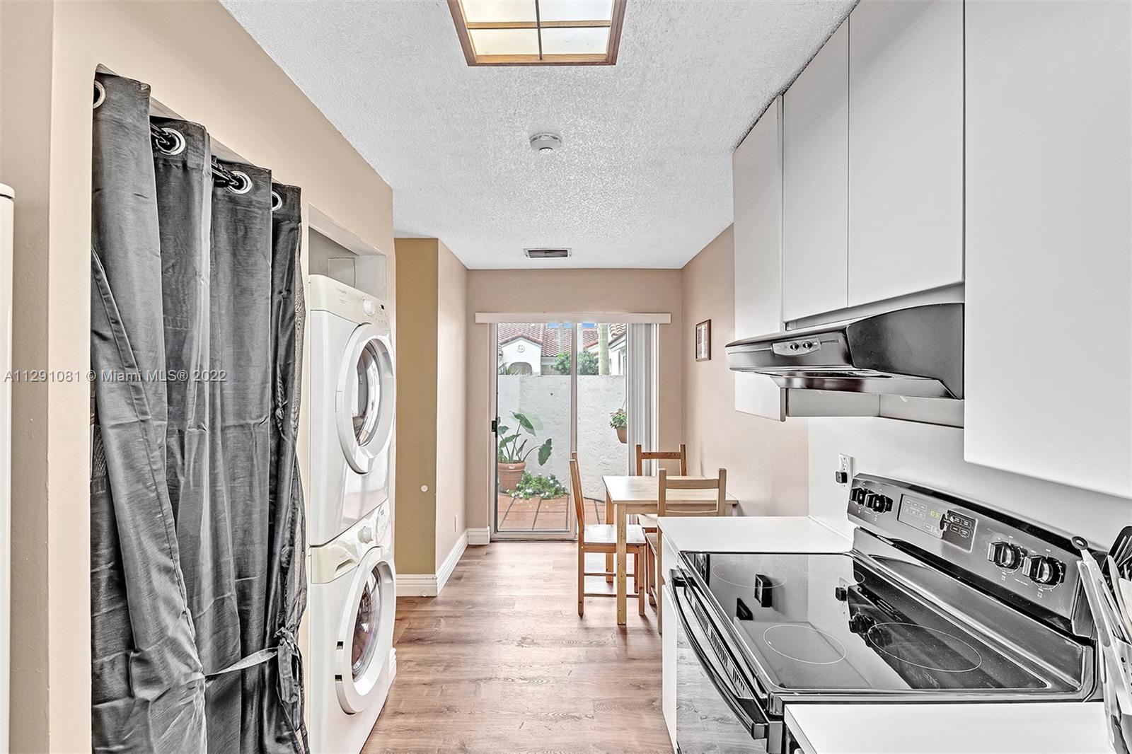 1572 Springside Dr Unit: 1572