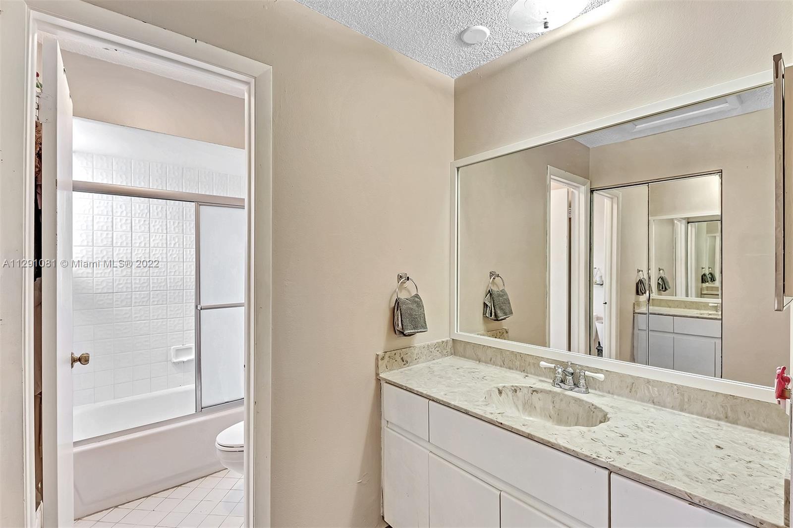 1572 Springside Dr Unit: 1572