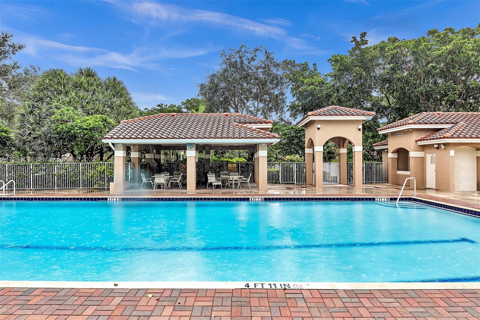 1572 Springside Dr Unit: 1572