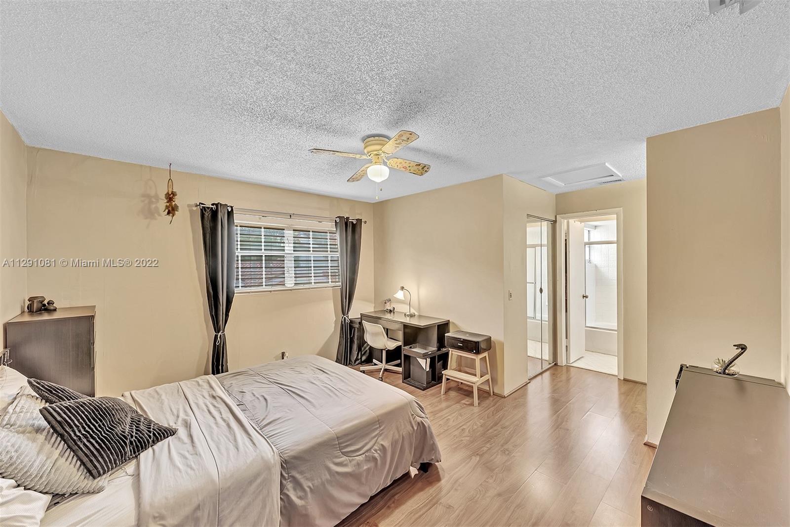 1572 Springside Dr Unit: 1572