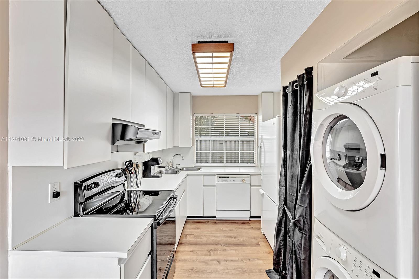 1572 Springside Dr Unit: 1572