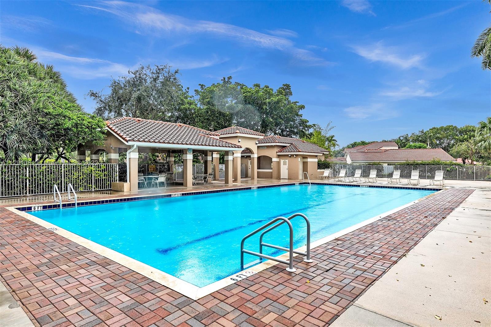 1572 Springside Dr Unit: 1572