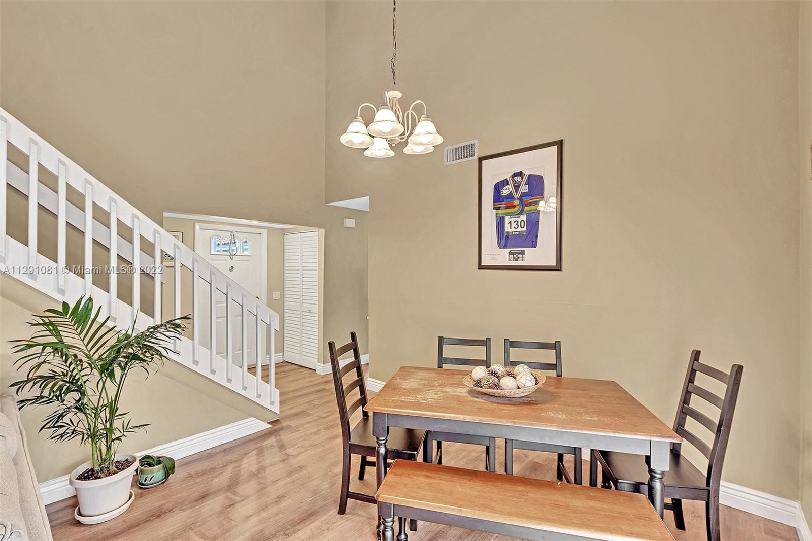 1572 Springside Dr Unit: 1572