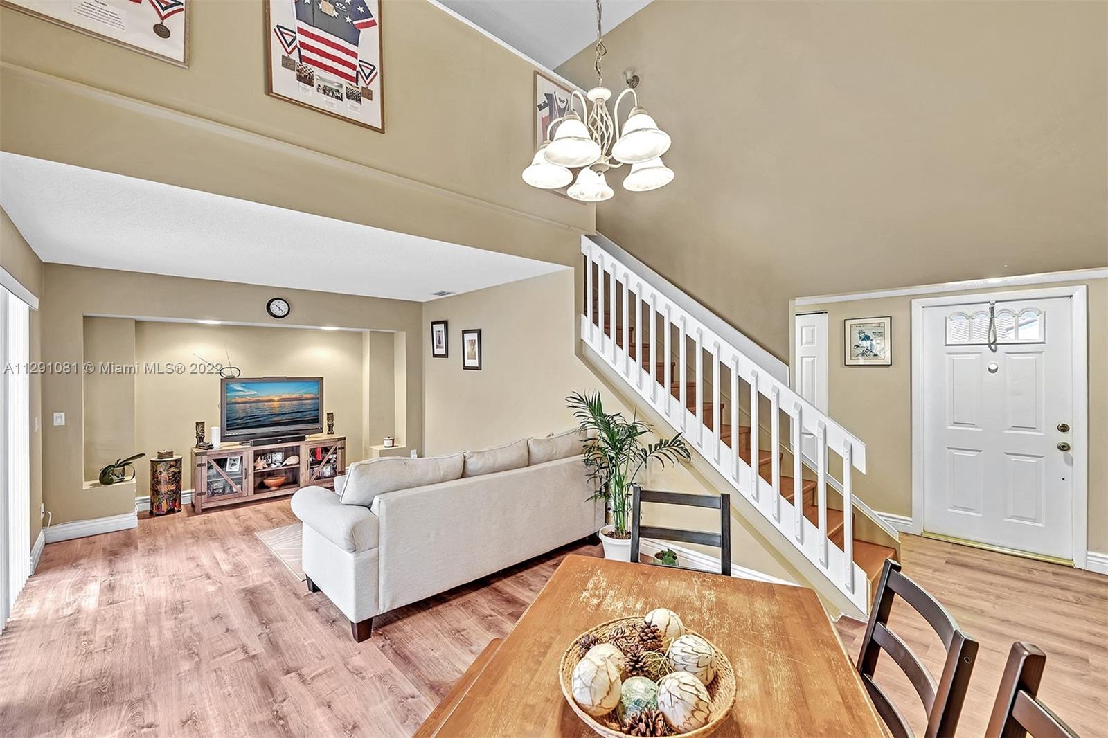 1572 Springside Dr Unit: 1572