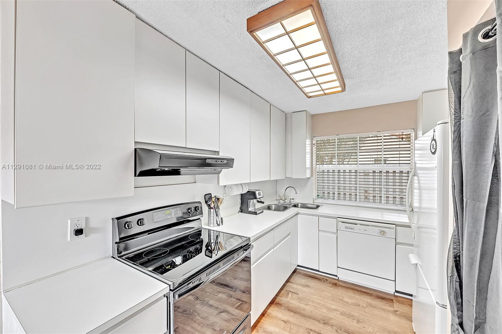 1572 Springside Dr Unit: 1572