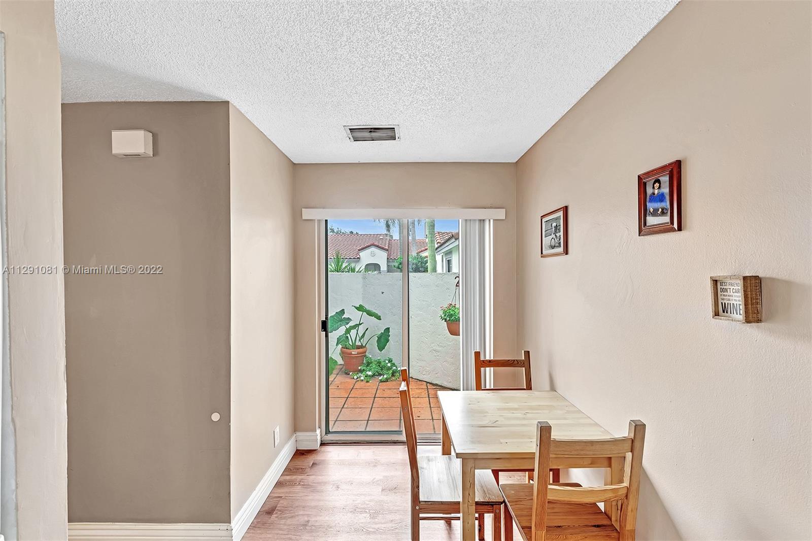 1572 Springside Dr Unit: 1572