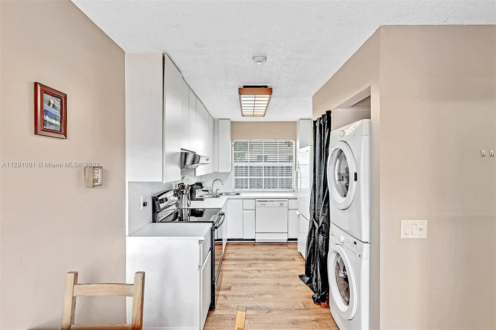 1572 Springside Dr Unit: 1572