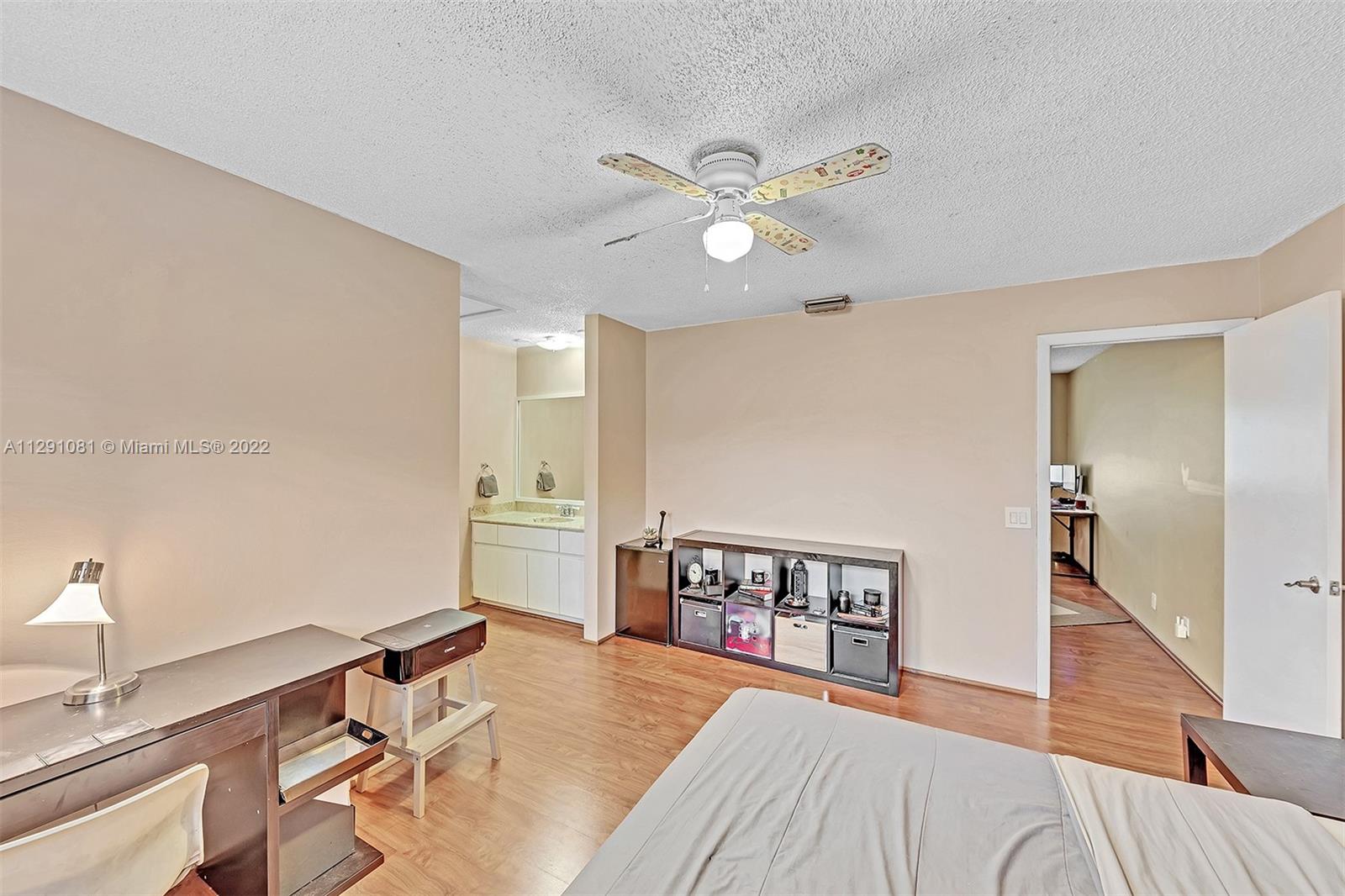1572 Springside Dr Unit: 1572