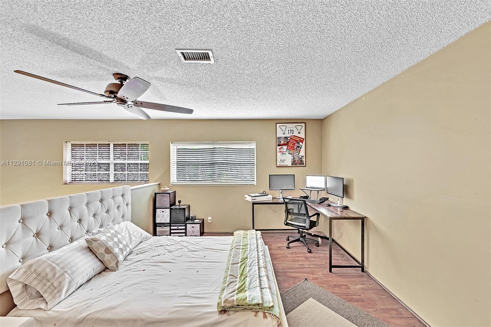 1572 Springside Dr Unit: 1572