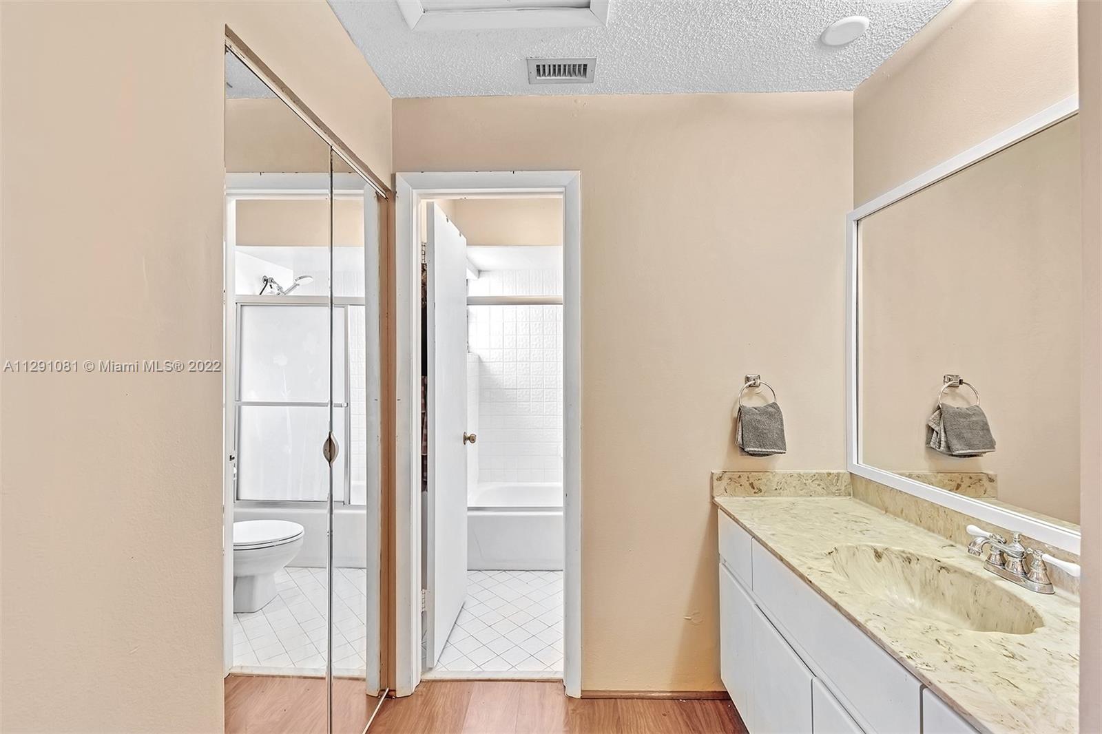 1572 Springside Dr Unit: 1572